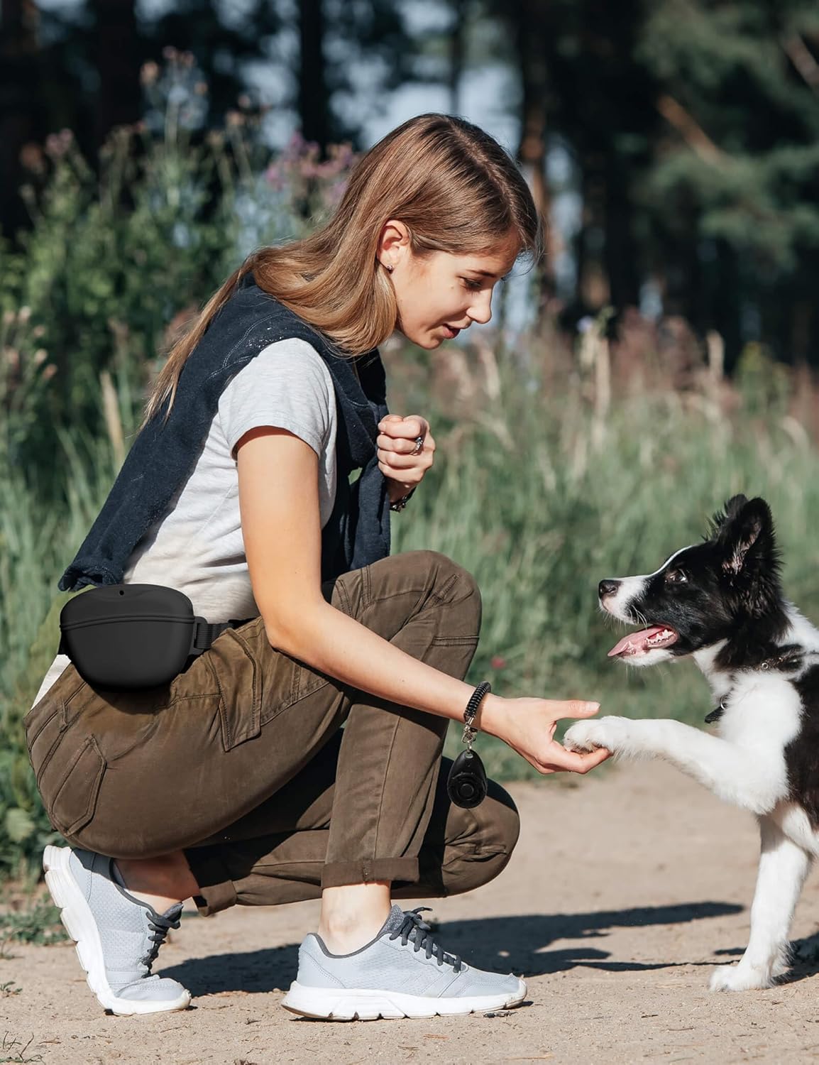heouvo Dog Treat Pouch with Training Clicker, Upgrade Stronger Magnetic Closure to Avoid Spilling, 1.67 Cup Silicone Treat Bag Fanny Pack with Waist Belt for Pet Training Walking (Black) - Image 3
